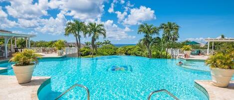 حمّام سباحة خارجي