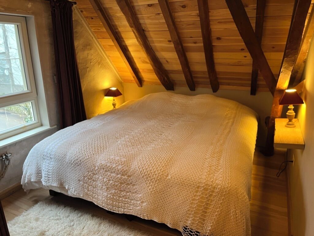 4 bedrooms, iron/ironing board, WiFi (free)
