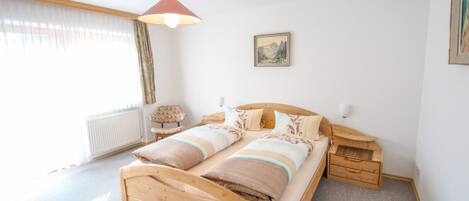 2 sovrum, internet och sängkläder