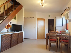 Dining - Cozy apartment in the beautiful Ore Mountains - apartment autumn (Eibenstock)