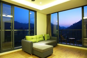 Suite de lujo | Zona de estar | Una televisión de pantalla plana