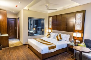 Habitación Deluxe doble, vistas a la montaña | Caja fuerte, sistema de insonorización, camas supletorias y wifi gratis