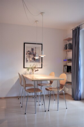 Dining - Holiday apartment on the beach in a traditional thatched-roofed house (Ostseebad zingst)