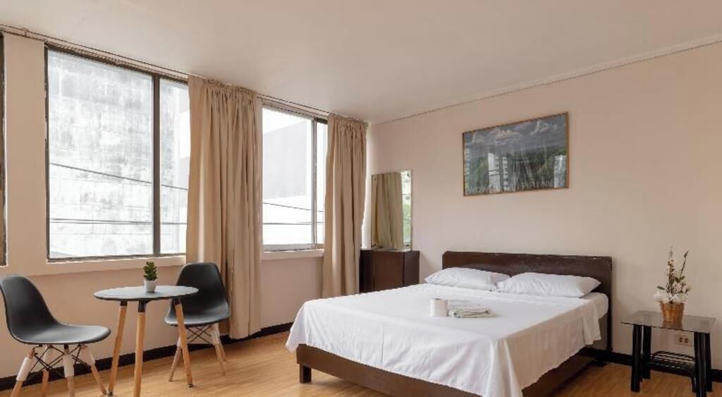 Ropa de cama de alta calidad, minibar, escritorio y wifi gratis 