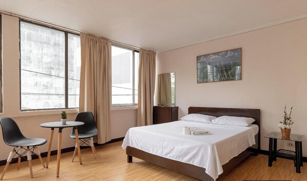 Habitación familiar | Ropa de cama de alta calidad, minibar, escritorio y wifi gratis