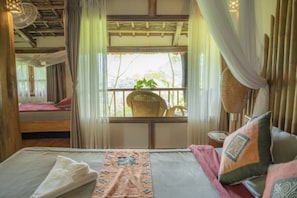 Premium bedding, down comforters, memory foam beds, soundproofing - Puluong Home - Hostel (Ba Thuoc)