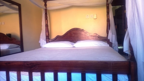 Desk, laptop workspace, free WiFi, bed sheets