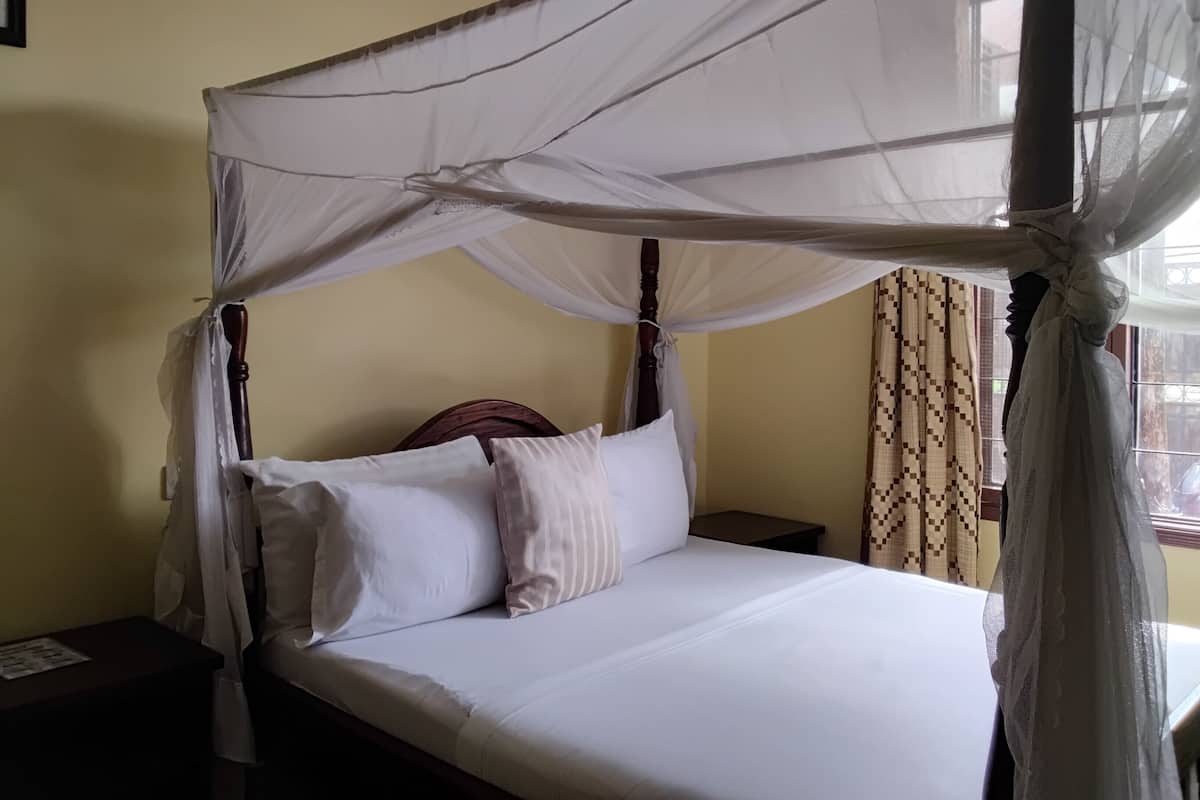 Standard Quadruple Room | Desk, laptop workspace, free WiFi, bed sheets