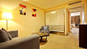 Blackout curtains, free WiFi