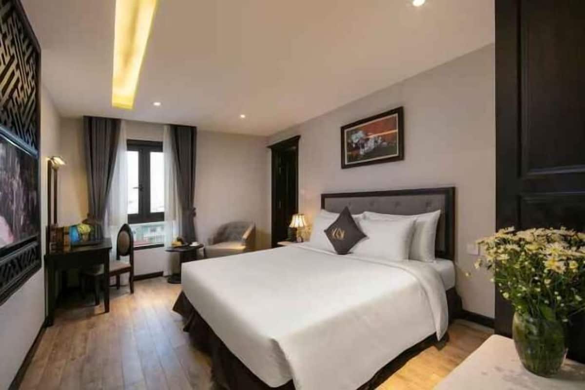 Minibar, in-room safe, desk, laptop workspace