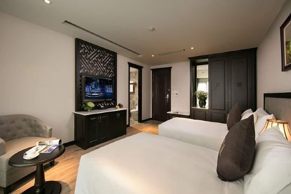 Minibar, in-room safe, desk, laptop workspace