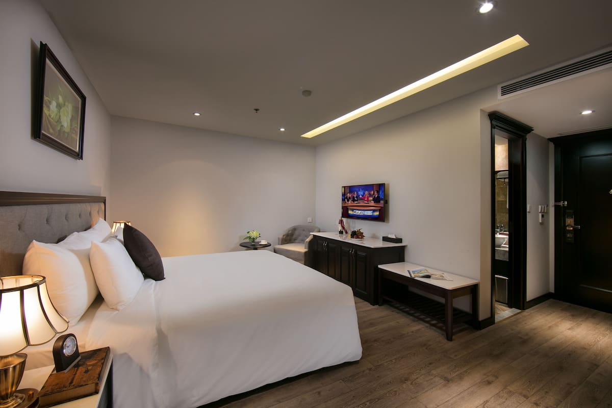 Superior Double Room | 1 bedroom, minibar, in-room safe, desk