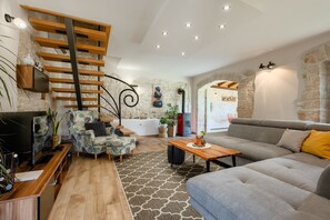 TV - Villa Macan (Istria - Svetvinčenat) (Svetvinčenat)