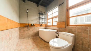 Signature Loft, Multiple Beds, Non Smoking | Bathroom | Separate tub and shower, deep soaking tub, rainfall showerhead