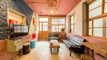 42-tommu LED-sjónvarp með kapalrásum, sjónvarp.