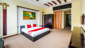 A modern hotel room with a large bed, a painting on the wall, and a wardrobe. - Coop's Hotel & Apartments (Da Nang)