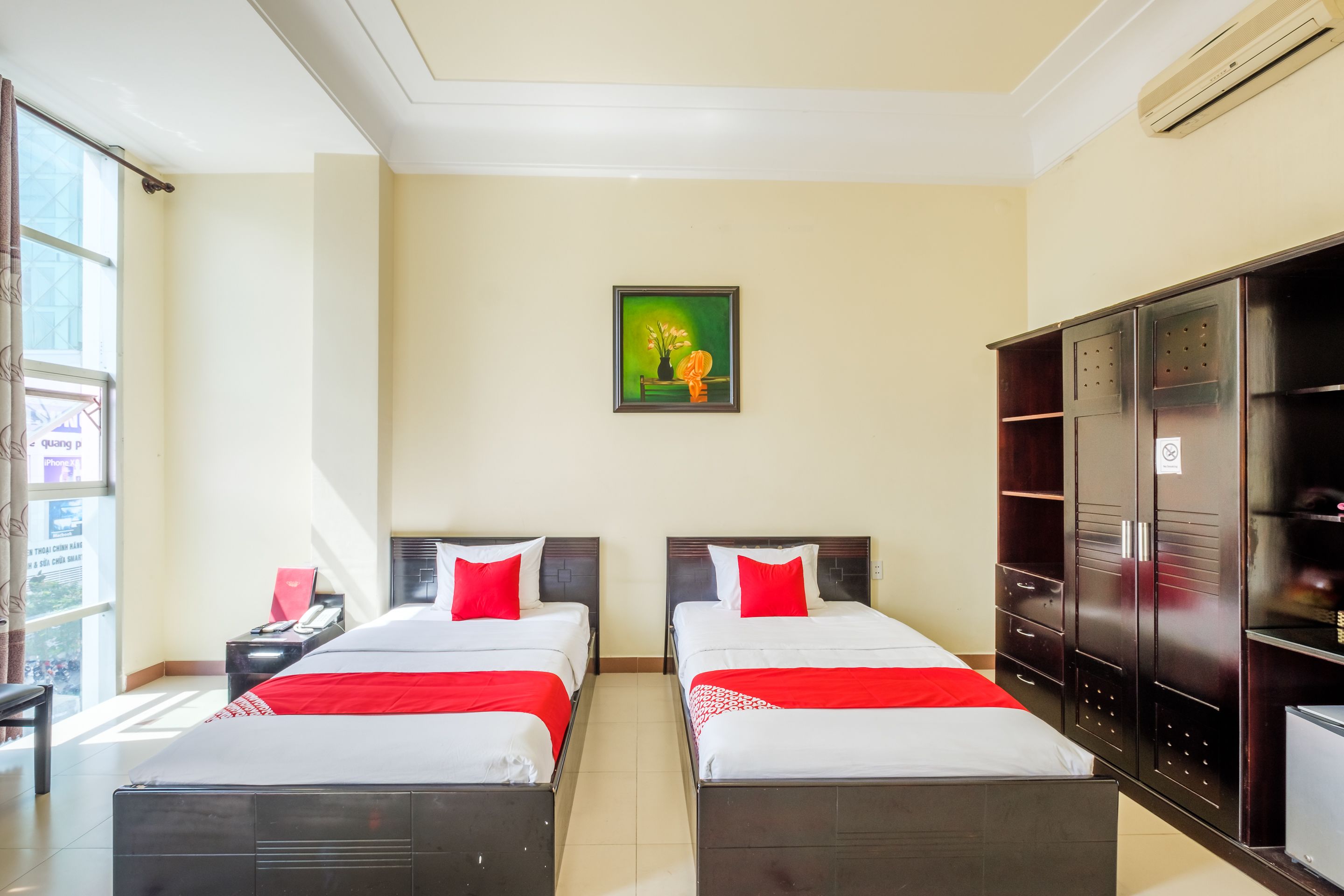 deluxe twin room | desk, free wifi