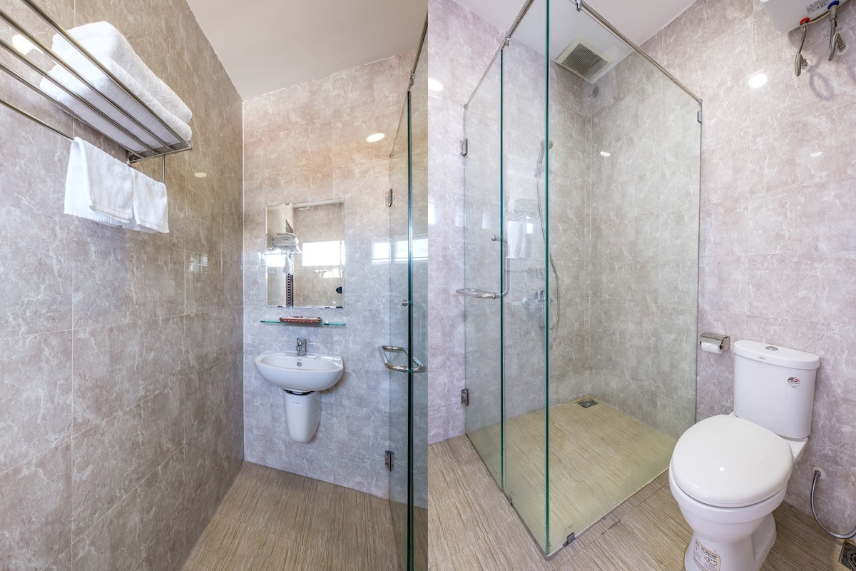 standard double room | bathroom | shower, slippers, bidet, towels