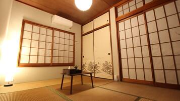 Private Vacation Home | 4 bedrooms, iron/ironing board, free WiFi, bed sheets