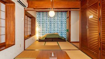 Private Vacation Home | 4 bedrooms, iron/ironing board, free WiFi, bed sheets