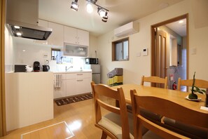 In-room dining - LiB PLUS VILLA Mibu (Kyoto)