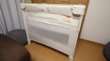Nhà | 2 phòng ngủ, bàn, bàn ủi/dụng cụ ủi quần áo