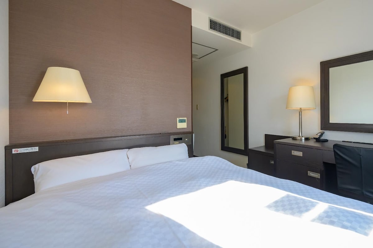 In-room safe, desk, free WiFi, bed sheets