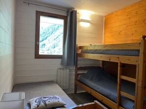 2 bedrooms