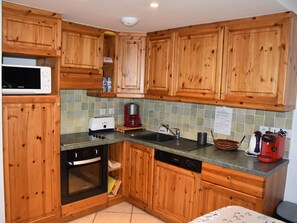 Refrigerador, microondas, horno y lavavajillas 