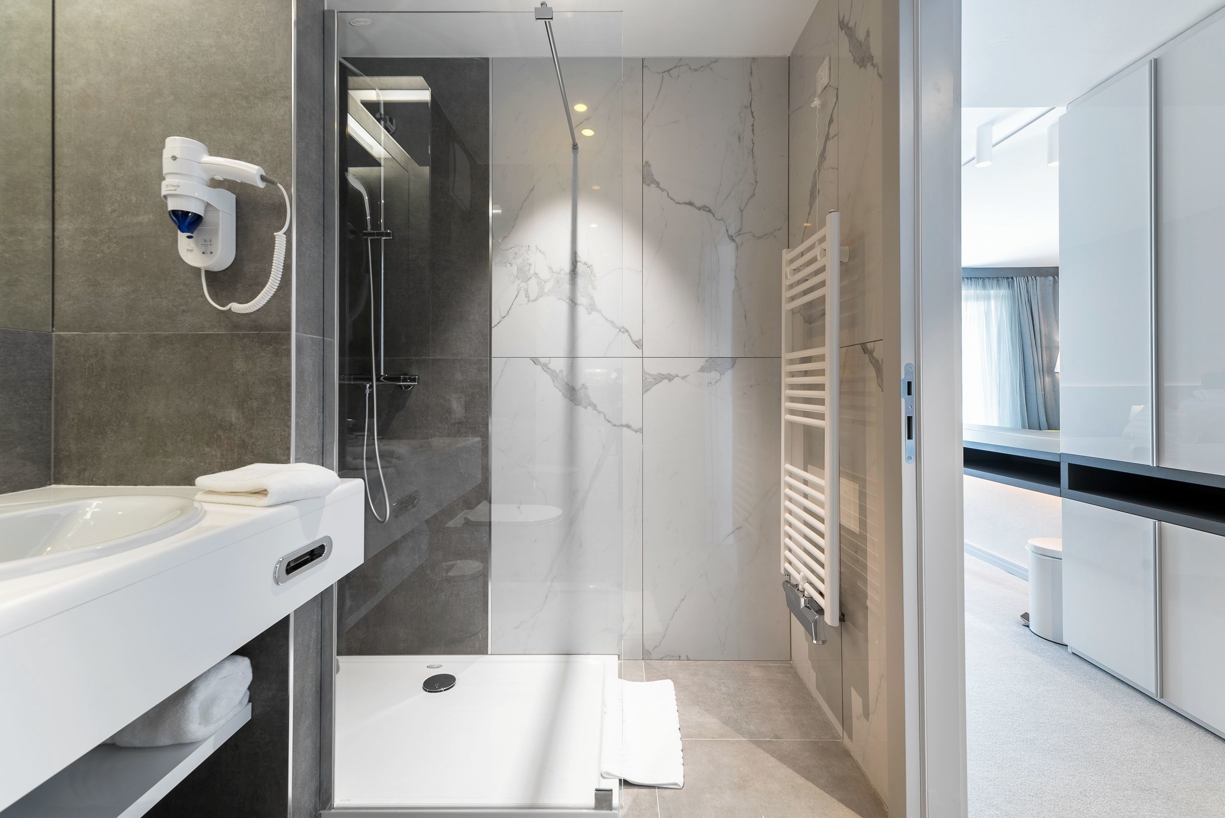 classic room | bathroom | shower, free toiletries, hair dryer, bathrobes