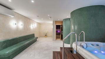 Bastu, bubbelpool, kroppsbehandlingar och massage med varma stenar