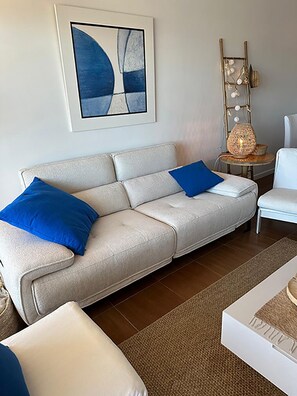 Smart TV, video games, DVD player, books - FRONT DE MER, beautiful apartment with all comforts (L'Escala)