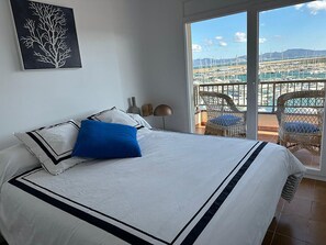 3 bedrooms, iron/ironing board, free WiFi