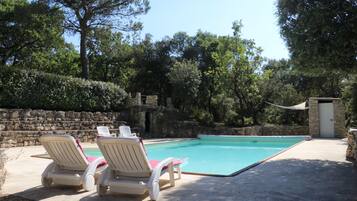 Utomhuspool och uppvÀrmd pool