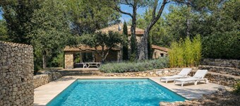 Farmhouse with pool and all mod cons in large piece of land, quiet