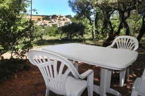 تناول الطعام بالخارج