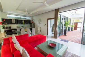 2 Bedrooms Pool Villa | 客厅 | 液晶电视