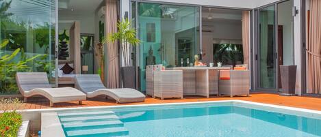 Outdoor pool, pool loungers