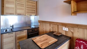 Kjøleskap, mikrobølgeovn, ovn og oppvaskmaskin