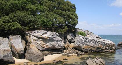 Typical house in Noirmoutier with enclosed garden and parking, beach 50 meters