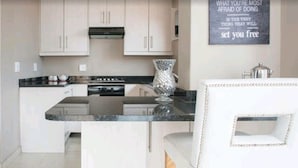 Cottage Deluks, 2 kamar tidur, Bebas Asap Rokok | Microwave