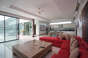 Villa | Wohnbereich | LCD-Fernseher