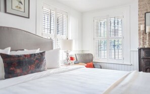 5 bedrooms, iron/ironing board, free WiFi, bed sheets