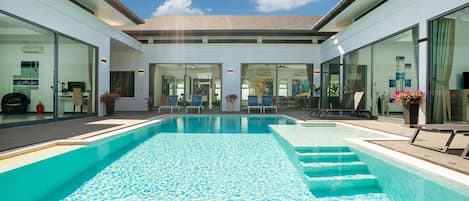 Outdoor pool, pool umbrellas, sun loungers