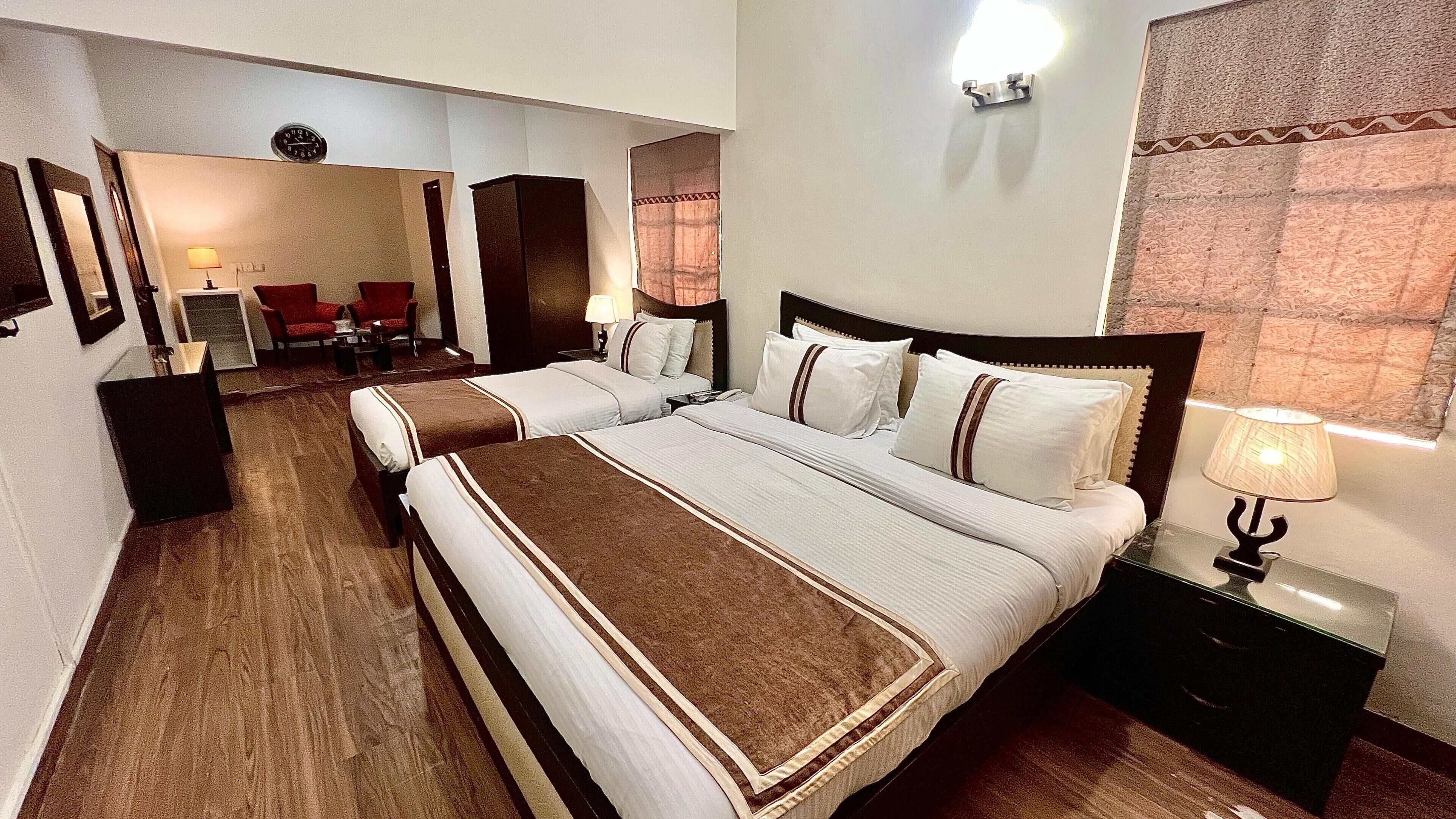Family Triple Room, Accessible, Non Smoking | Desk, blackout drapes, soundproofing, WiFi (free)
