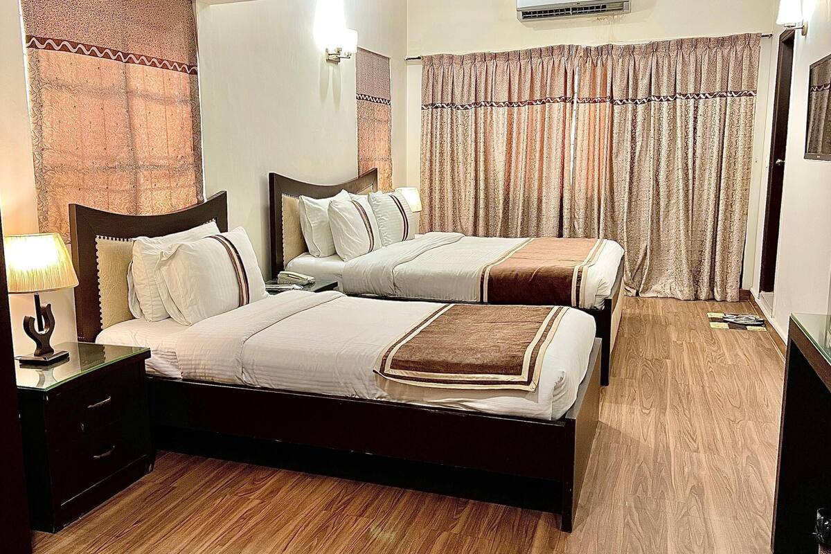 Family Triple Room, Accessible, Non Smoking | Desk, blackout drapes, soundproofing, WiFi (free)