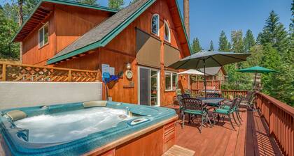 WALK TO SNOWFLAKE LODGE W/HOT TUB AND AC