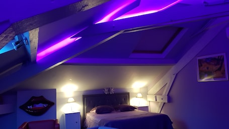 Double Room (Chambre Les Myosotis) | Individually decorated, individually furnished, desk, iron/ironing board