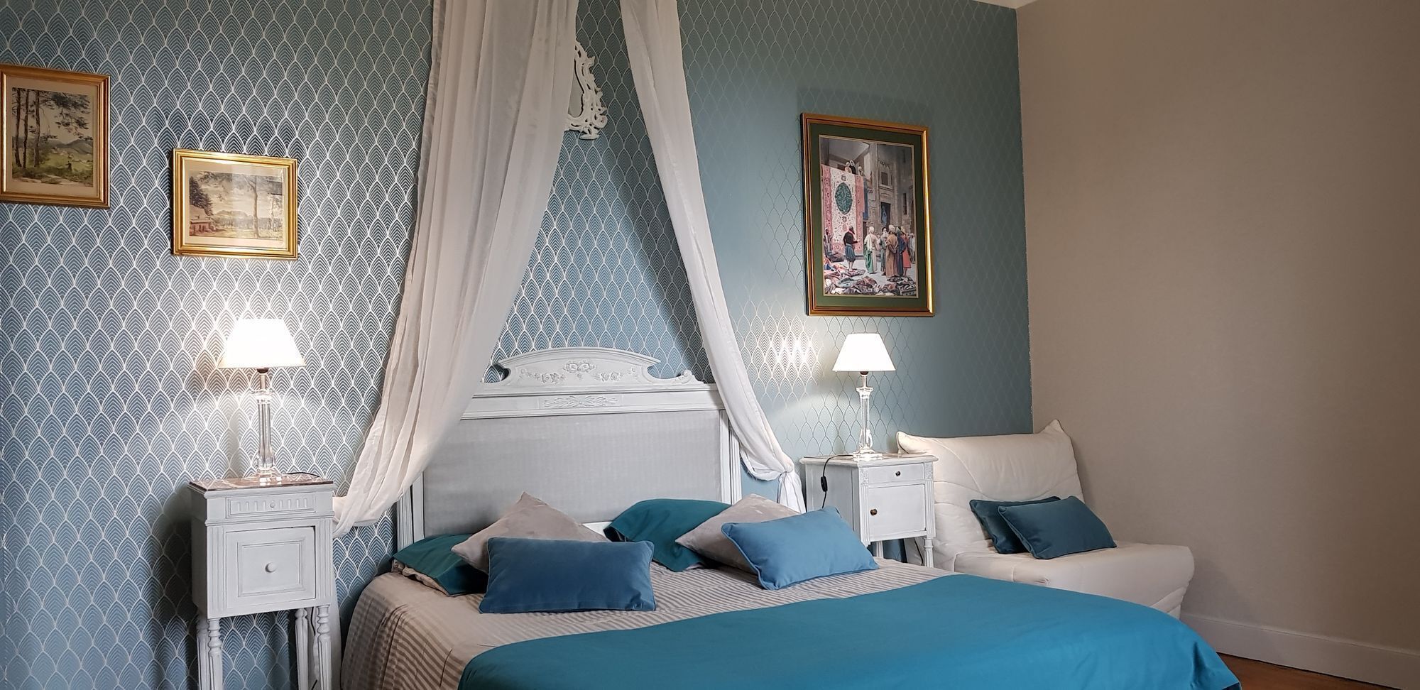 Comfort Double Room (Chambre Les Fougères) | Individually decorated, individually furnished, desk, iron/ironing board