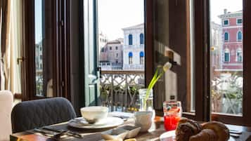 Petit-déjeuner buffet compris tous les jours